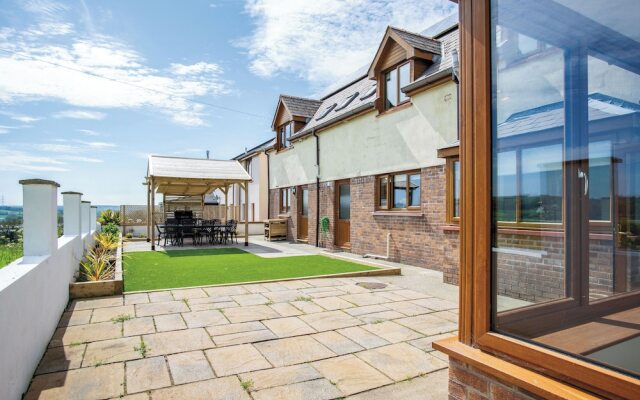Highfield - 5 Bedroom Holiday Home - Pembroke Dock