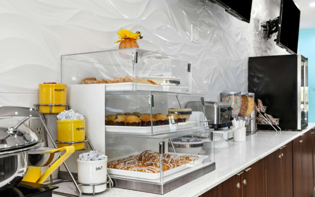 La Quinta Inn & Suites by Wyndham Raymondville