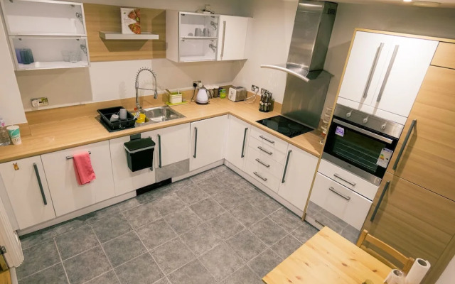 Stunning Holiday Stay With Free Gym and Parking