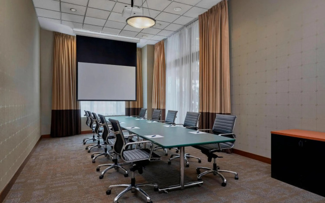 Grand Park Hotel Vancouver Airport, Ascend Hotel Collection
