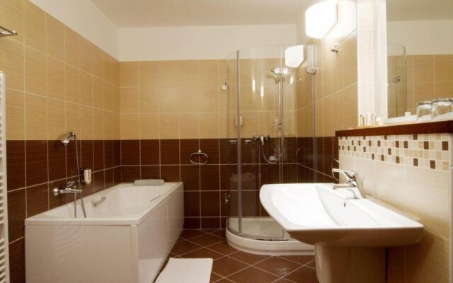Equitana Hotel Resort