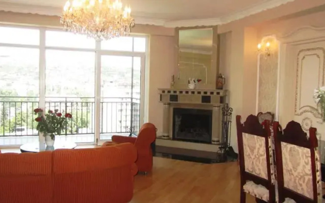 Maya's Flat