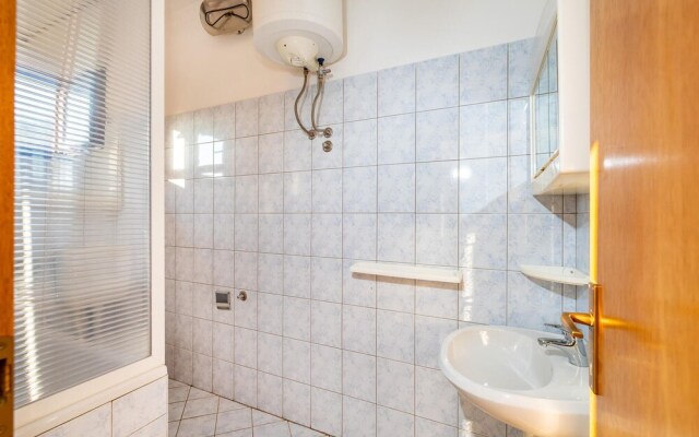 Awesome Apartment in Modric With 2 Bedrooms and Wifi