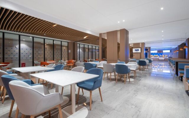 Holiday Inn Express Shenzhen Longhua, an IHG Hotel