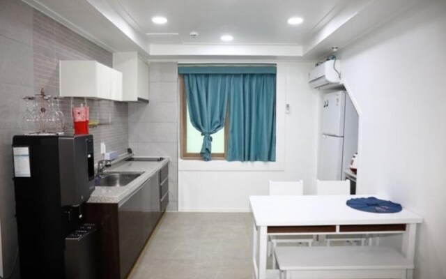 Gyeongju Gaewoolga Poolvilla