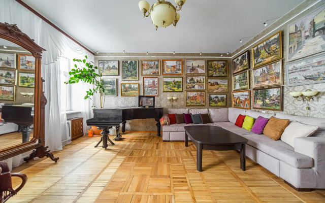 Апартаменты на набережной Лейтенанта Шмидта