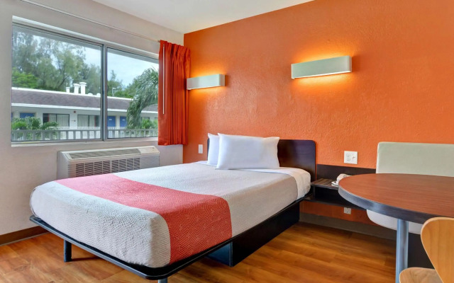 Motel 6 Dania Beach