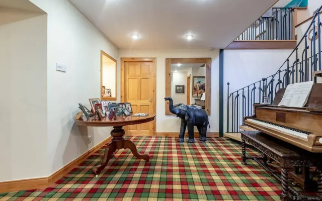 Stunning Luxury Duplex With Hot Tub and Aircon