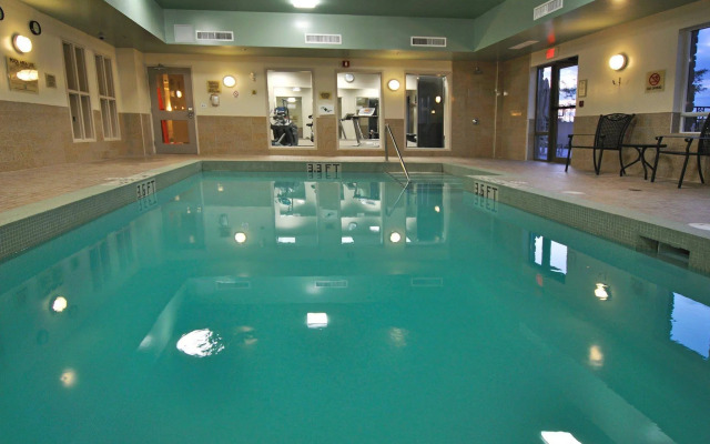 Holiday Inn Express Hotel & Suites Ottawa Airport by IHG