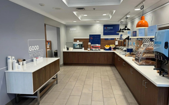 Holiday Inn Express & Suites Dewitt (Syracuse) by IHG