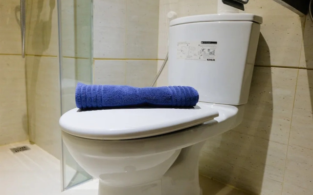 Pool View Brooklyn Studio Apartment near IKEA