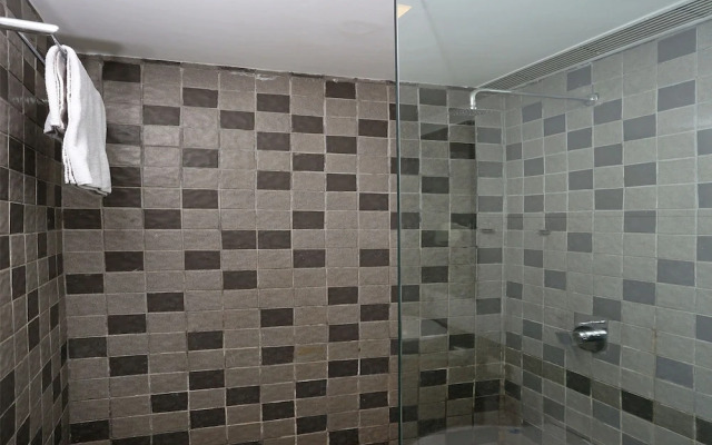 OYO 10690 Florence Hotel