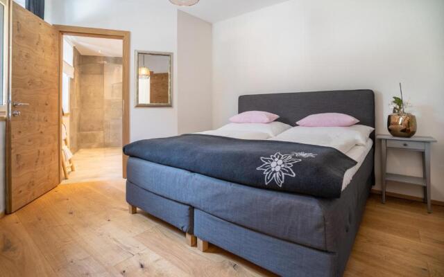 Mountain Living Apartments - Ski-In & Ski-Out