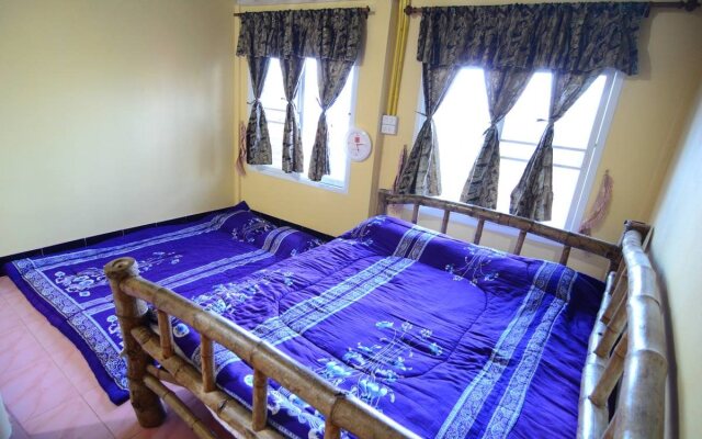 Baan Sook Aroon Khao Kho