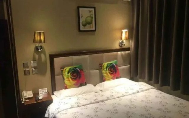 Super 8 Hotel (Beijing Fengbo Metro Station)