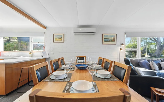 Coningham Beach House - 3 Bedrooms