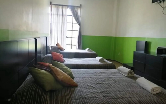 Hostal Amigo Suites
