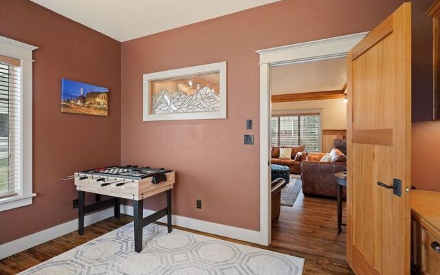 Craftsman-style Awbrey Home features Gas BBQ by RedAwning