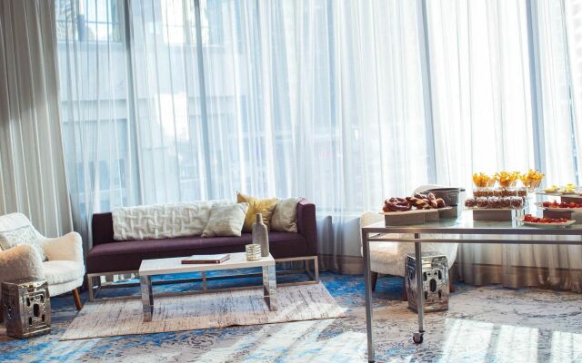 Renaissance Chicago Downtown Hotel