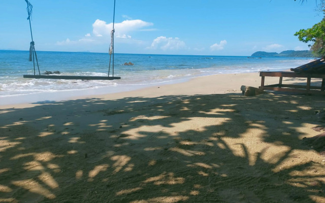 Jungle Hill Beach Bungalow