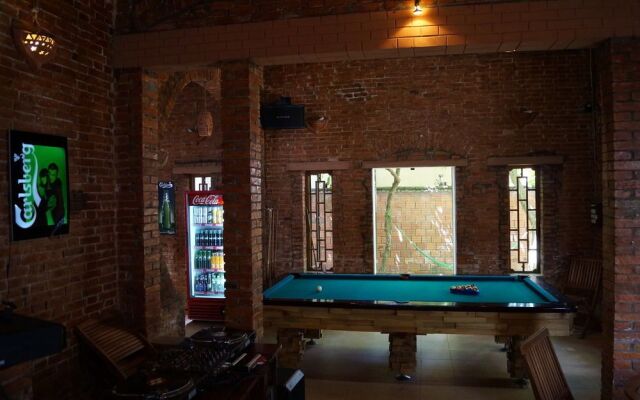 Oasis Bar and Hostel