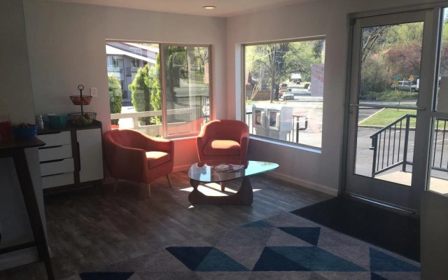 The Junction Hotel and Hostel