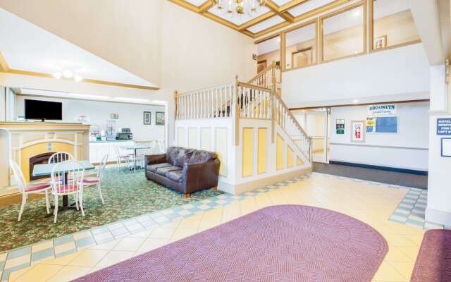 Super 8 by Wyndham Brooklyn