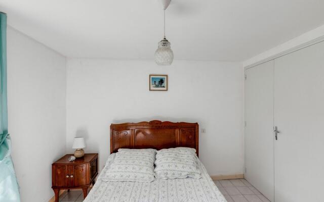 Luxurious Holiday Home in Cendrieux with Garden House