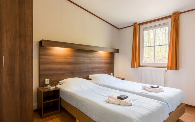 Tasteful Chalet With Combi-microwave, Next to a Nature Reserve