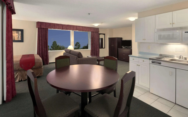 Travelodge by Wyndham Nanaimo