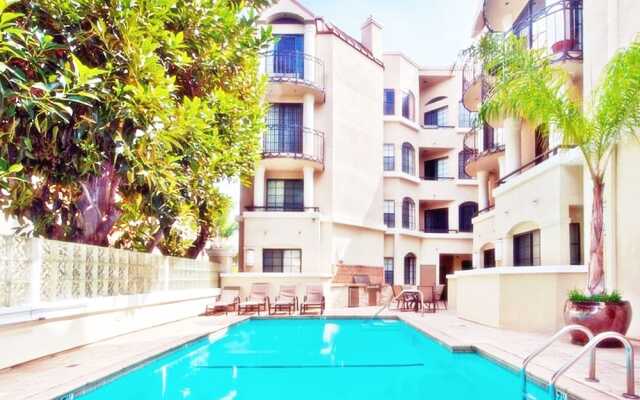 Luxury Suites - Heart of Beverly Hills