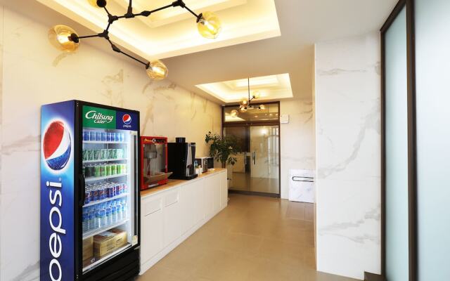 M7 hotel