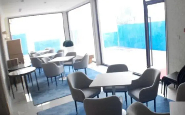 Ji Hotel (Tianjin Train Station Jinwan Square)