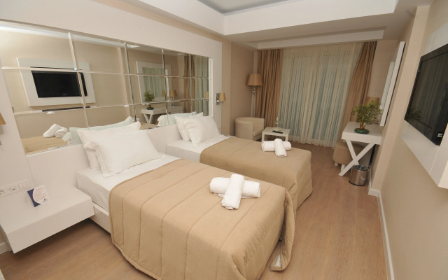 Alesta Yacht Hotel