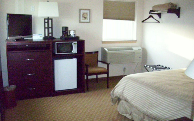 Price Pointe Inn