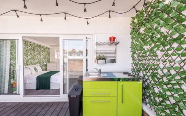 Prime Pimlico 3 Bedroom Flat With Roof Terrace