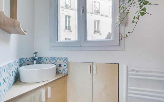 Sumptuous Apartment For 2 Canal Saint Martin