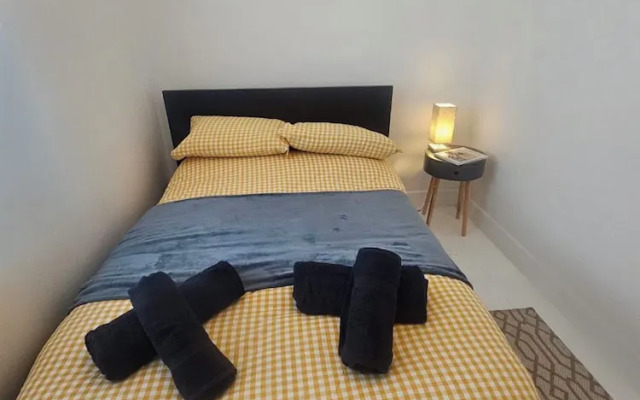 Seaside Haven Coastal Comfort 200m from the Beach