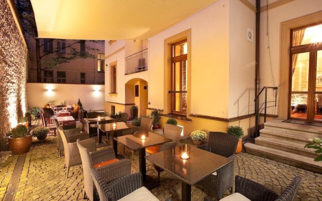 Hunger Wall Residence