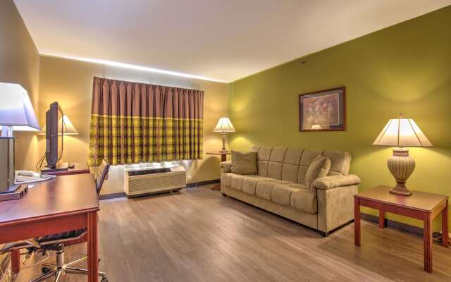 Super 8 by Wyndham Waterloo