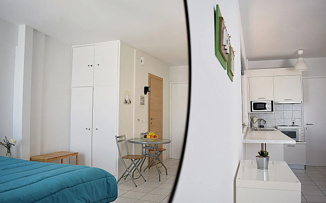 Meli Apartments & Villas