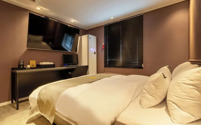 Avenue S Hotel
