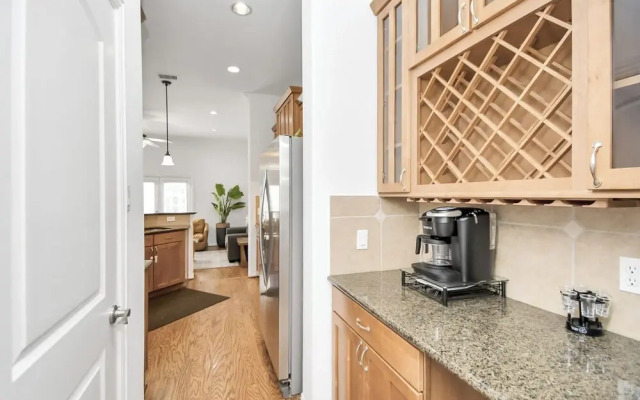 Lux Galleria Home-5BR Roof Deck