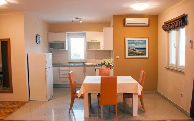 Karolinas - Parking - A4-pink