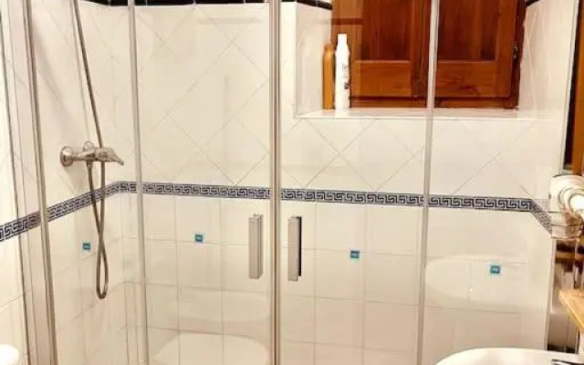 Charming, spacious Albayzin apartment