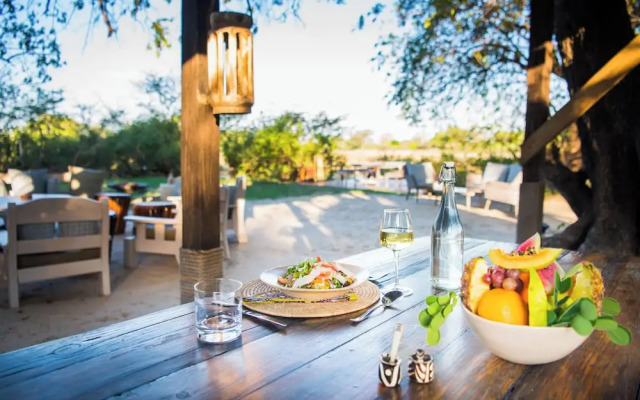 Sindabezi Island Camp