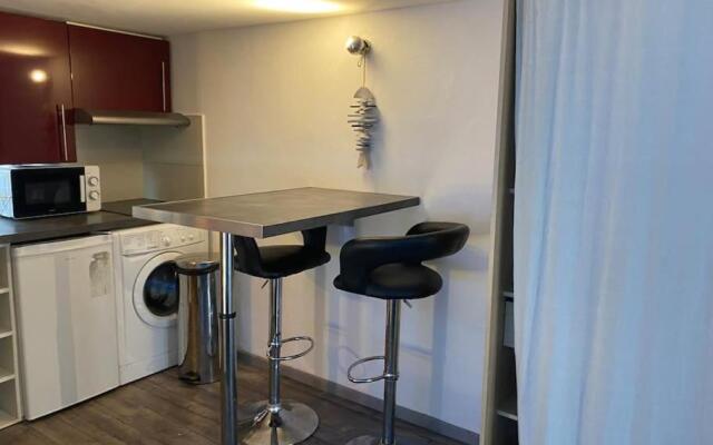Studio rénové avec piscine proche Saint-Tropez