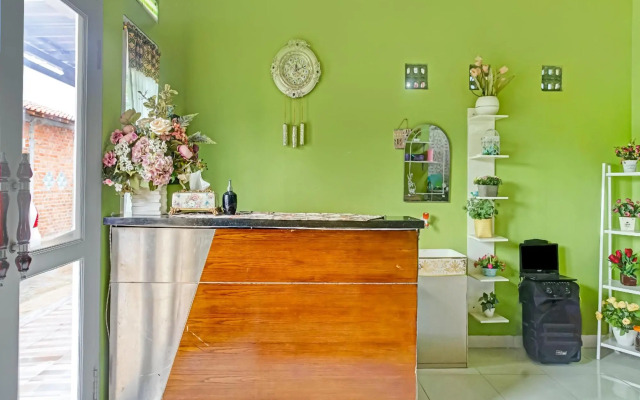 OYO 90602 Guest House Marisa Syariah