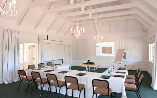 Oaklands Country Manor
