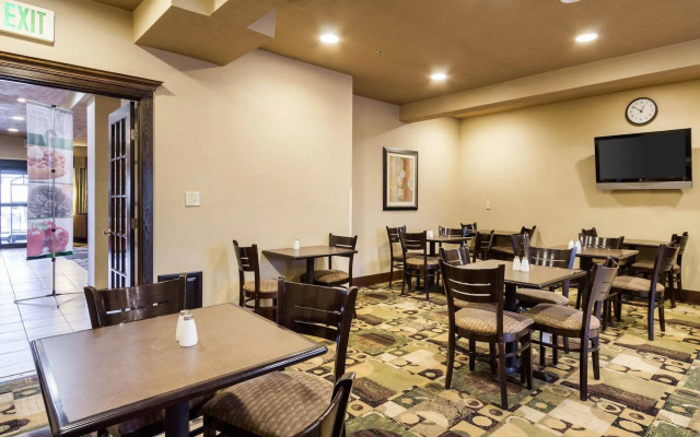 Quality Inn & Suites Oakwood Village - Cleveland South
